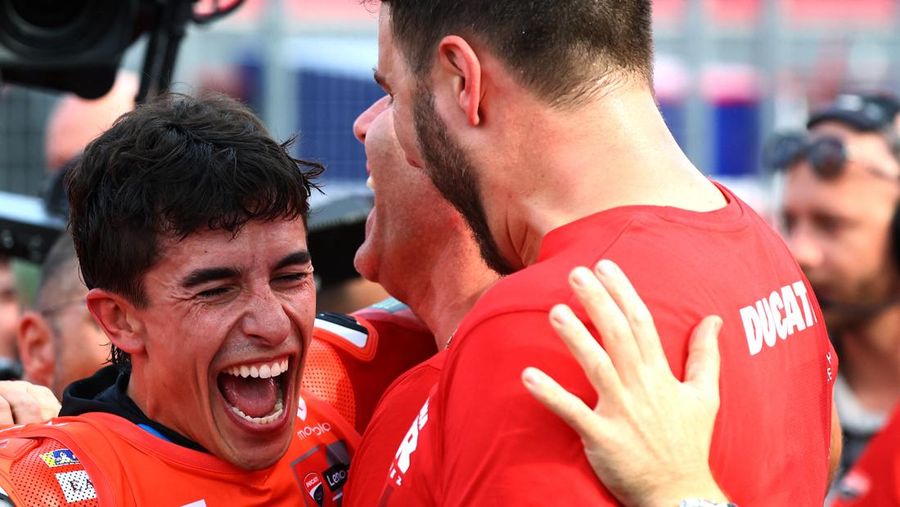 MOTOR-MOTOGP-JAPAN/ Tim Ducati Lenovo Marc Marquez selebrsi usai memenangkan podium sekaligus mencatat juara dunia 2025 dalam MotoGP, Grand Prix Jepang Mobility Resort Motegi, Motegi, Jepang, 28 September 2025. REUTERS/Kim Kyung-Hoon