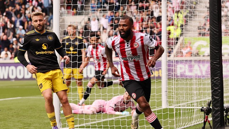 Soccer Football - Premier League - Brentford v Manchester United - GTech Community Stadium, London, Britain - September 27, 2025 Brentford's Igor Thiago scores their first goal Action Images via Reuters/Andrew Couldridge EDITORIAL USE ONLY. NO USE WITH UNAUTHORIZED AUDIO, VIDEO, DATA, FIXTURE LISTS, CLUB/LEAGUE LOGOS OR 'LIVE' SERVICES. ONLINE IN-MATCH USE LIMITED TO 120 IMAGES, NO VIDEO EMULATION. NO USE IN BETTING, GAMES OR SINGLE CLUB/LEAGUE/PLAYER PUBLICATIONS. PLEASE CONTACT YOUR ACCOUNT REPRESENTATIVE FOR FURTHER DETAILS..