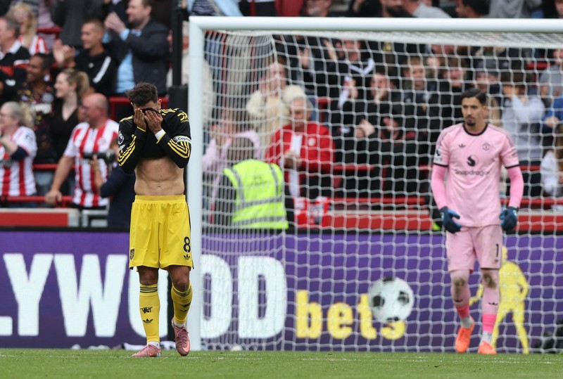 Soccer Football - Premier League - Brentford v Manchester United - GTech Community Stadium, London, Britain - September 27, 2025 Brentford's Igor Thiago scores their first goal Action Images via Reuters/Andrew Couldridge EDITORIAL USE ONLY. NO USE WITH UNAUTHORIZED AUDIO, VIDEO, DATA, FIXTURE LISTS, CLUB/LEAGUE LOGOS OR 'LIVE' SERVICES. ONLINE IN-MATCH USE LIMITED TO 120 IMAGES, NO VIDEO EMULATION. NO USE IN BETTING, GAMES OR SINGLE CLUB/LEAGUE/PLAYER PUBLICATIONS. PLEASE CONTACT YOUR ACCOUNT REPRESENTATIVE FOR FURTHER DETAILS..