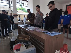 Diedarkan di Demak, Upal Buatan Ibu-Anak Mirip Asli Saat Diterawang