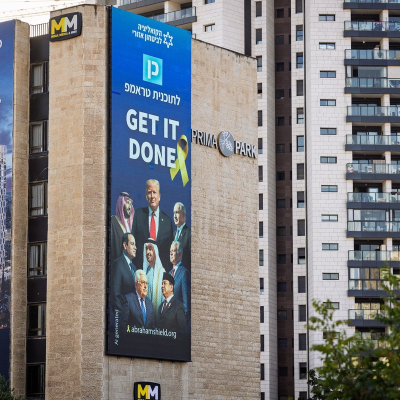 Billboard yang menampilkan Presiden Indonesia Prabowo Subianto bersama para pemimpin AS, Israel dan Arab dipajang di Tel Aviv, Israel. (X/AbrahamShield25) Billboard yang menampilkan Presiden Indonesia Prabowo Subianto bersama para pemimpin AS, Israel dan Arab dipajang di Tel Aviv, Israel. (X/AbrahamShield25)