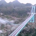 Membelah Langit! Potret Jembatan Tertinggi di Dunia Resmi Beroperasi