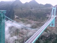 Membelah Langit! Potret Jembatan Tertinggi di Dunia Resmi Beroperasi