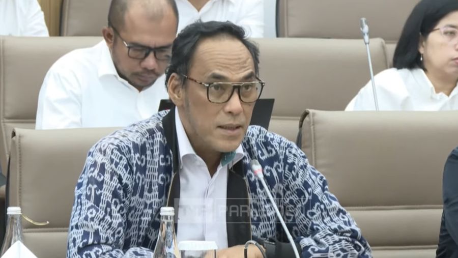 Direktur Utama di PT Aneka Tambang Tbk (Antam), Nicolas D. Kanter menyampaikan paparan dalam Rapat Dengar Pendapat dengan Komisi VI DPR RI. (Tangkapan Layar Youtube/Komisi VI DPR RI Channel)