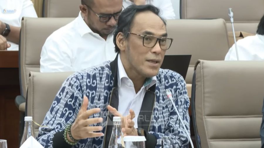 Direktur Utama di PT Aneka Tambang Tbk (Antam), Nicolas D. Kanter menyampaikan paparan dalam Rapat Dengar Pendapat dengan Komisi VI DPR RI. (Tangkapan Layar Youtube/Komisi VI DPR RI Channel)
