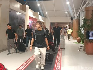 Momen Bagnaia hingga Bastianini Tiba di Lombok Jelang MotoGP Mandalika 2025