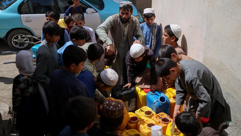 Kondisi saat terjadi krisis air parah di Kabul, Afghanistan, Senin (29/9/2025). (REUTERS/Sayed Hassib)