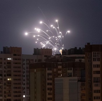 Detik-Detik Kyiv Jadi 'Neraka', Dihujani 600 Drone-Kota Porak-poranda