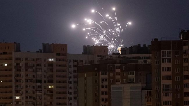 Putin Menggila, Rusia Sasar Listrik Ukraina-Negara Gelap Gulita