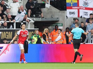 Ada Aturan Liga Inggris yang Bakal Repotkan Taktik Lemparan Jauh Arsenal?