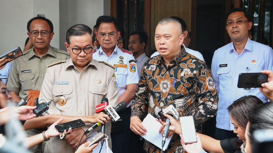 Menteri Perhubungan Dudy Puwagandhi dengan Gubernur Jakarta Pramono Anung membahas pengembangan kawasan berorientasi transit (transit-oriented development / TOD) Dukuh Atas, Jakarta, Senin (29/9/2025). (Dok. Kemenhub)