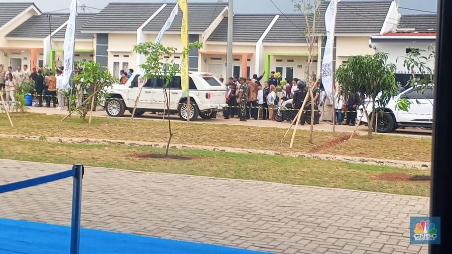 Persiapan akad massal 25.000 Rumah Subsidi di Bogor yang akan dihadiri langsung oleh Presiden Prabowo. (CNBC Indonesia/Robertus Andrianto)