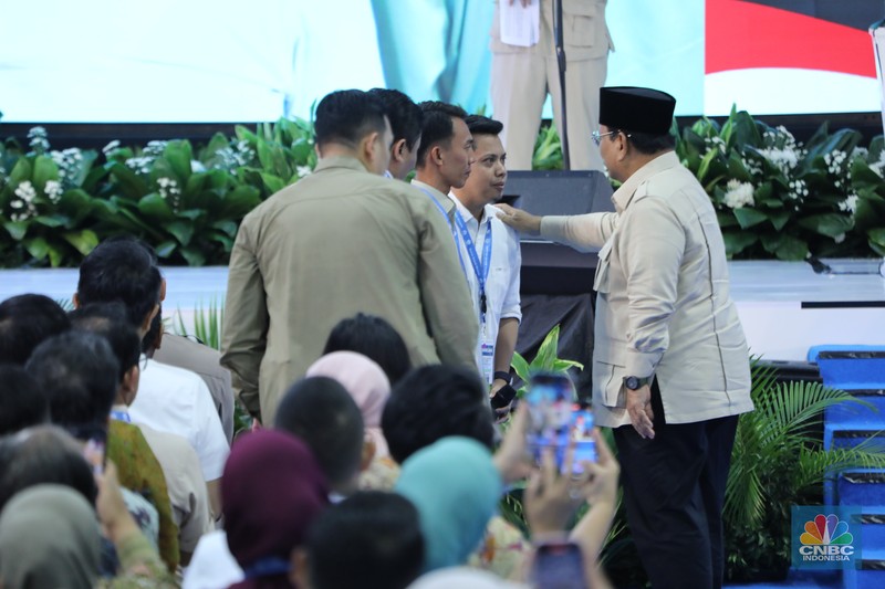 Presiden Prabowo Subianto menghadiri acara akad massal sebanyak 26.000 KPR dan serah terima kunci di Cileungsi, Kabupaten Bogor, Senin, (29/9/2025). (CNBC Indonesia/Tri Susilo) Presiden Prabowo Subianto menghadiri acara akad massal sebanyak 26.000 KPR dan serah terima kunci di Cileungsi, Kabupaten Bogor, Senin, (29/9/2025). (CNBC Indonesia/Tri Susilo)
