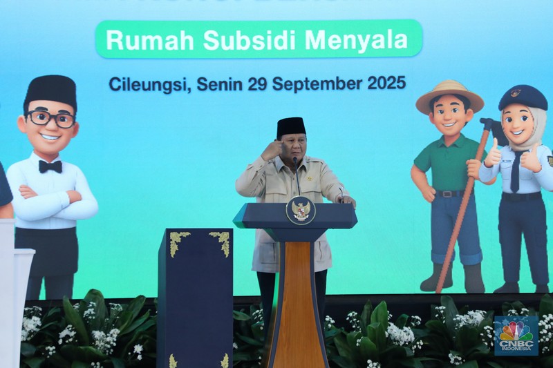 Presiden Prabowo Subianto menghadiri acara akad massal sebanyak 26.000 KPR dan serah terima kunci di Cileungsi, Kabupaten Bogor, Senin, (29/9/2025). (CNBC Indonesia/Tri Susilo) Presiden Prabowo Subianto menghadiri acara akad massal sebanyak 26.000 KPR dan serah terima kunci di Cileungsi, Kabupaten Bogor, Senin, (29/9/2025). (CNBC Indonesia/Tri Susilo)