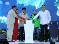 Momen Prabowo Serah Terima Kunci Rumah Subsidi di Cileungsi Bogor