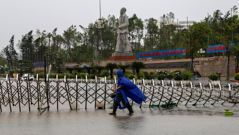 Suasana setelah Topan Bualoi melanda Provinsi Nghe An, Vietnam, Senin (29/9/2025). (REUTERS/Thinh Nguyen)