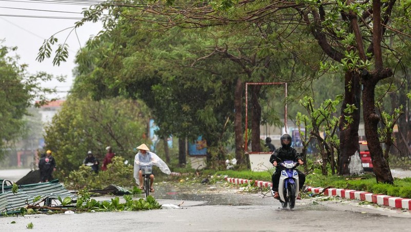 Suasana setelah Topan Bualoi melanda Provinsi Nghe An, Vietnam, Senin (29/9/2025). (REUTERS/Thinh Nguyen)