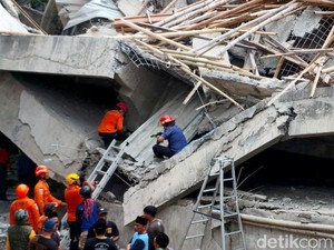 Video: Musala Ponpes Al Khoziny Sidoarjo Ambruk, Ada Korban Luka