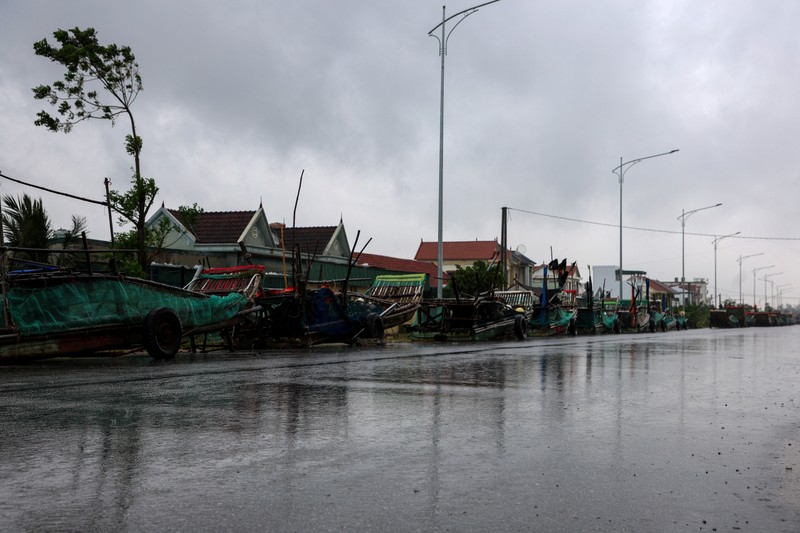 Suasana setelah Topan Bualoi melanda Provinsi Nghe An, Vietnam, Senin (29/9/2025). (REUTERS/Thinh Nguyen)