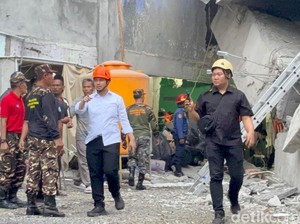 Wagub Emil Datangi Lokasi Musala Ponpes Al Khoziny Sidoarjo yang Ambruk