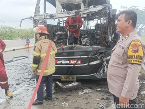Detik-detik Bus Berlian Jaya Terbakar di Tol Kendal Bikin 13 Penumpang Panik
