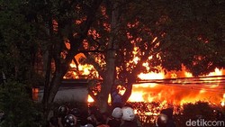 Demo Penuh Api di Jabar