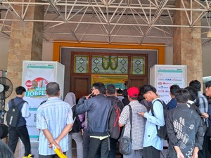 Kisah Pemburu Kerja di Job Fest: Ditemani Anak-Istri hingga Pasrah Gegara Usia