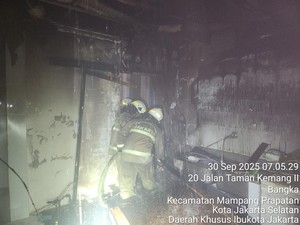 Rumah di Mampang Jaksel Kebakaran Dipicu Selang Gas Lepas, 2 Orang Terluka