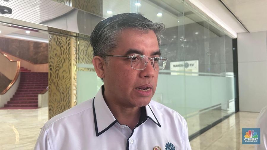 Menteri Ketenagakerjaan (Menaker) Yassierli saat ditemui di kantornya, Jakarta, Selasa (30/9/2025). (CNBC Indonesia/Martyasari Rizky)