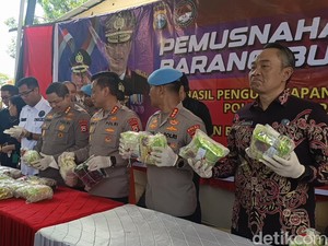 Polda Sulsel Musnahkan 44 Kg Sabu dari Kurir yang Diciduk di Parepare
