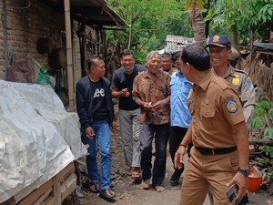 Polisi Nganjuk Blusukan Cari ODGJ untuk Penyembuhan
