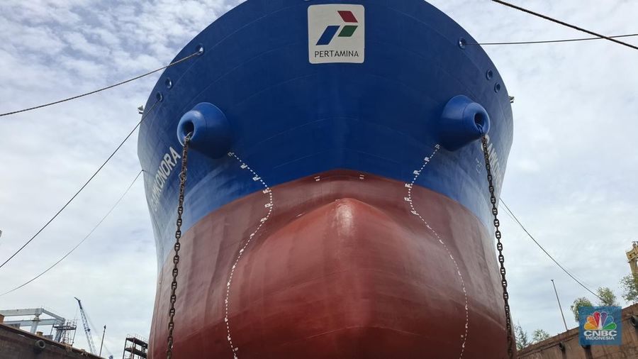 PT Pertamina International Shipping (PIS), anak usaha dari PT Pertamina (Persero) tengah melakukan peremajaan salah saru armadanya yakni kapal MT Gamkonora. (CNBC Indonesia/Chandra Dwi Pranata)