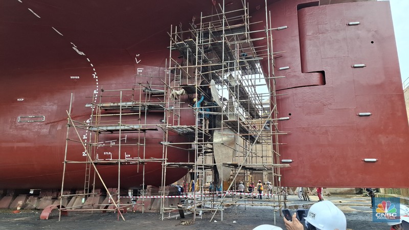 PT Pertamina International Shipping (PIS), anak usaha dari PT Pertamina (Persero) tengah melakukan peremajaan salah saru armadanya yakni kapal MT Gamkonora. PT Pertamina International Shipping (PIS), anak usaha dari PT Pertamina (Persero) tengah melakukan peremajaan salah saru armadanya yakni kapal MT Gamkonora. (CNBC Indonesia/Chandra Dwi Pranata)