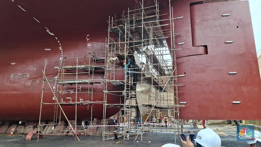 PT Pertamina International Shipping (PIS), anak usaha dari PT Pertamina (Persero) tengah melakukan peremajaan salah saru armadanya yakni kapal MT Gamkonora. PT Pertamina International Shipping (PIS), anak usaha dari PT Pertamina (Persero) tengah melakukan peremajaan salah saru armadanya yakni kapal MT Gamkonora. (CNBC Indonesia/Chandra Dwi Pranata)