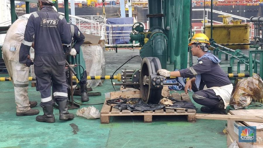 PT Pertamina International Shipping (PIS), anak usaha dari PT Pertamina (Persero) tengah melakukan peremajaan salah saru armadanya yakni kapal MT Gamkonora. (CNBC Indonesia/Chandra Dwi Pranata)