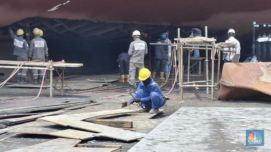 PT Pertamina International Shipping (PIS), anak usaha dari PT Pertamina (Persero) tengah melakukan peremajaan salah saru armadanya yakni kapal MT Gamkonora. (CNBC Indonesia/Chandra Dwi Pranata)