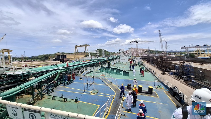 PT Pertamina International Shipping (PIS), anak usaha dari PT Pertamina (Persero) tengah melakukan peremajaan salah saru armadanya yakni kapal MT Gamkonora. (CNBC Indonesia/Chandra Dwi Pranata)