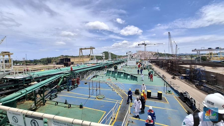 PT Pertamina International Shipping (PIS), anak usaha dari PT Pertamina (Persero) tengah melakukan peremajaan salah saru armadanya yakni kapal MT Gamkonora. (CNBC Indonesia/Chandra Dwi Pranata)