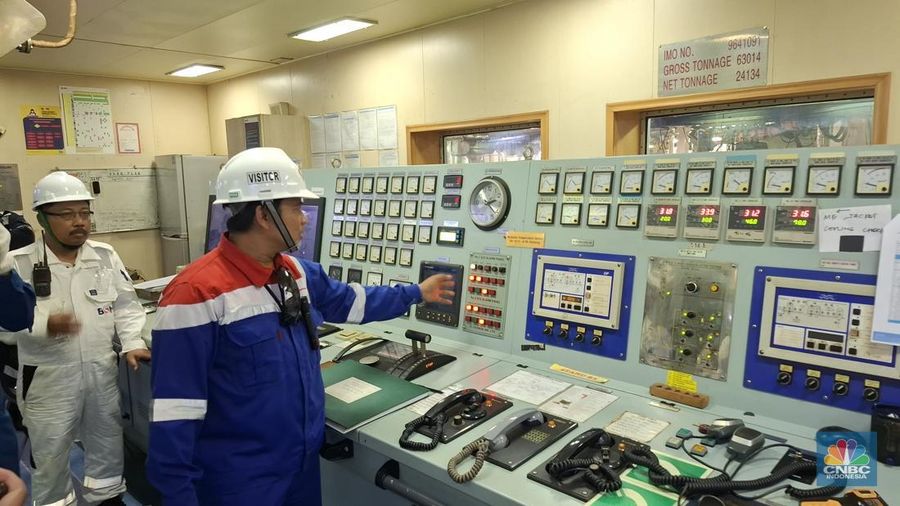 PT Pertamina International Shipping (PIS), anak usaha dari PT Pertamina (Persero) tengah melakukan peremajaan salah saru armadanya yakni kapal MT Gamkonora. (CNBC Indonesia/Chandra Dwi Pranata)