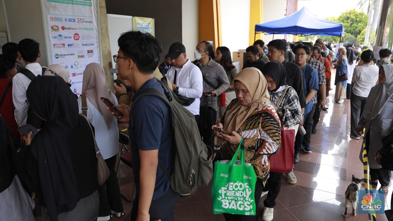 Suku Dinas Tenaga Kerja, Transmigrasi, dan Energi Jakarta Pusat menggelar Jakarta Job Fair bertajuk Jakarta Job Fest 2025 di Gedung Pertemuan Pertamina, Jakarta, Selasa (30/9/2025). (CNBC Indonesia/Muhammad Sabki)