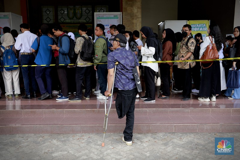 Suku Dinas Tenaga Kerja, Transmigrasi, dan Energi Jakarta Pusat menggelar Jakarta Job Fair bertajuk Jakarta Job Fest 2025 di Gedung Pertemuan Pertamina, Jakarta, Selasa (30/9/2025). (CNBC Indonesia/Muhammad Sabki)