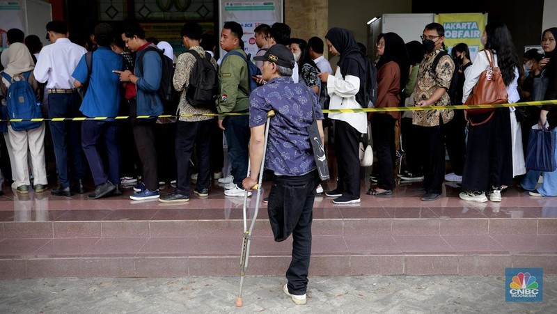 Suku Dinas Tenaga Kerja, Transmigrasi, dan Energi Jakarta Pusat menggelar Jakarta Job Fair bertajuk Jakarta Job Fest 2025 di Gedung Pertemuan Pertamina, Jakarta, Selasa (30/9/2025). (CNBC Indonesia/Muhammad Sabki)
