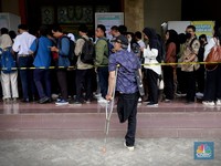 Berusia 53 Tahun, Cecep Tak Menyerah Sebar CV di Job Fair Jakarta