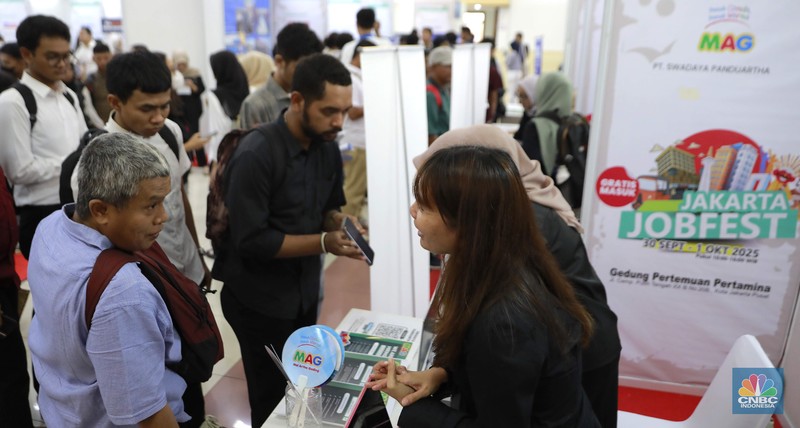 Suku Dinas Tenaga Kerja, Transmigrasi, dan Energi Jakarta Pusat menggelar Jakarta Job Fair bertajuk Jakarta Job Fest 2025 di Gedung Pertemuan Pertamina, Jakarta, Selasa (30/9/2025). Suku Dinas Tenaga Kerja, Transmigrasi, dan Energi Jakarta Pusat menggelar Jakarta Job Fair bertajuk Jakarta Job Fest 2025 di Gedung Pertemuan Pertamina, Jakarta, Selasa (30/9/2025). (CNBC Indonesia/Muhammad Sabki)