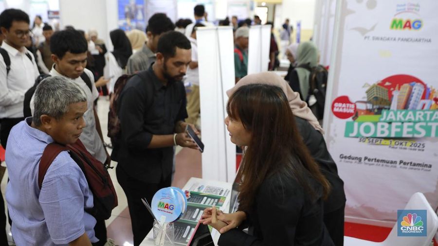 Suku Dinas Tenaga Kerja, Transmigrasi, dan Energi Jakarta Pusat menggelar Jakarta Job Fair bertajuk Jakarta Job Fest 2025 di Gedung Pertemuan Pertamina, Jakarta, Selasa (30/9/2025). (CNBC Indonesia/Muhammad Sabki)