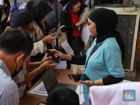 Orang Tua Antar Anak Sebar CV di Job Fair Jakarta, Curhat Ini