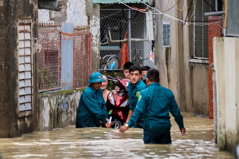Topan Bualoi melanda daratan Vietnam, Selasa (30/9/2025). (REUTERS/Thinh Nguyen) Topan Bualoi melanda daratan Vietnam, Selasa (30/9/2025). (REUTERS/Thinh Nguyen)
