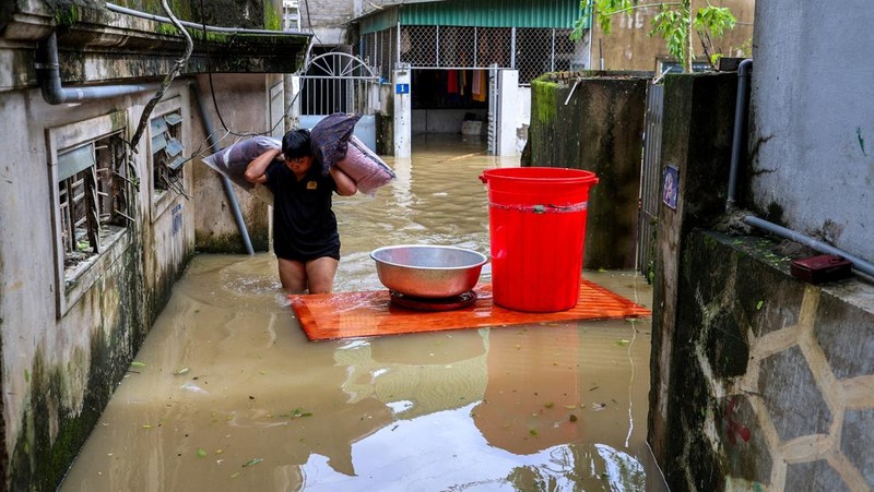 Topan Bualoi melanda daratan Vietnam, Selasa (30/9/2025).  (REUTERS/Thinh Nguyen)