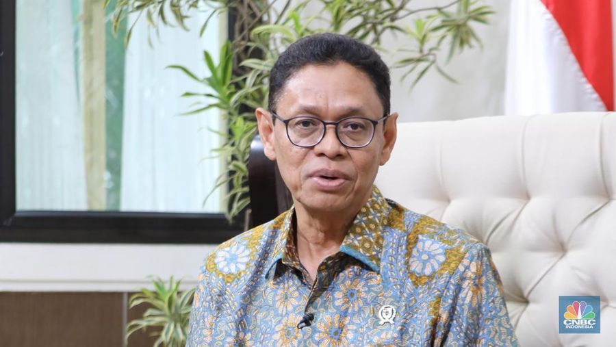 Wakil Menteri Energi dan Sumber Daya Mineral Indonesia (ESDM), Yuliot Tanjung di kantor Kementerian ESDM, Jakarta, Selasa (30/9/2025). (CNBC Indonesia/Tri Susilo)