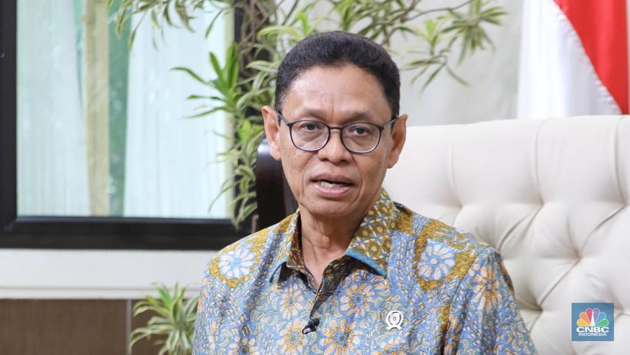 Wakil Menteri Energi dan Sumber Daya Mineral Indonesia (ESDM), Yuliot Tanjung di kantor Kementerian ESDM, Jakarta, Selasa (30/9/2025). (CNBC Indonesia/Tri Susilo)